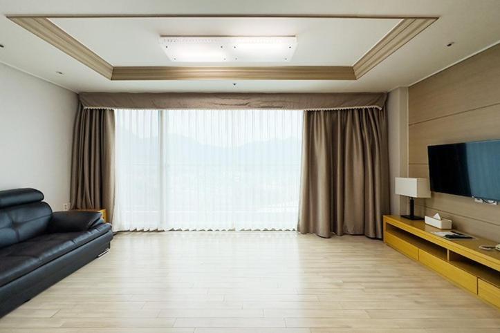 Mohang Haenaru Family Hotel Buan Phòng bức ảnh