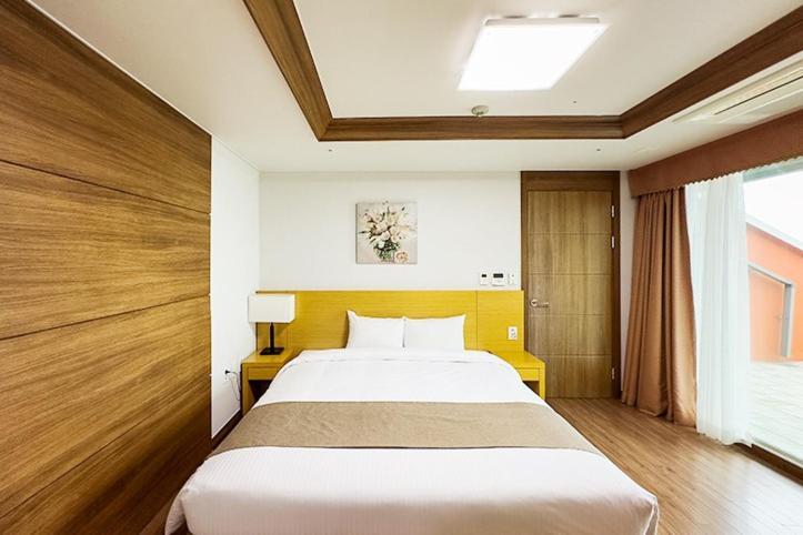 Mohang Haenaru Family Hotel Buan Phòng bức ảnh