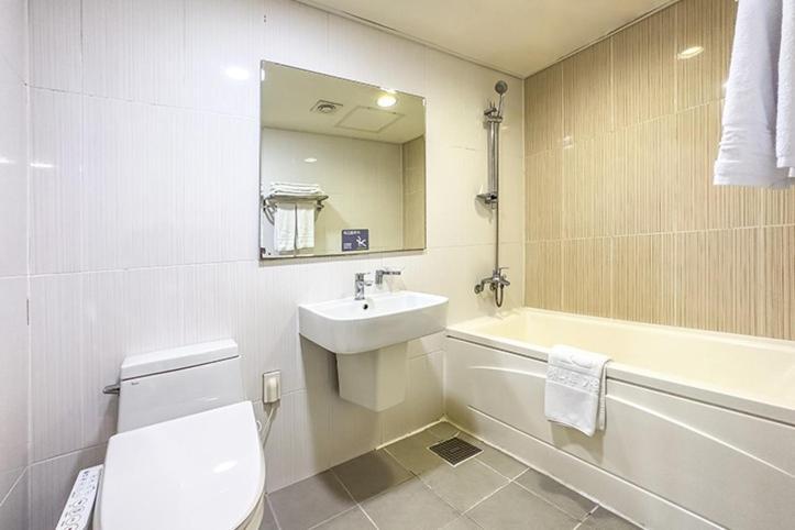 Mohang Haenaru Family Hotel Buan Phòng bức ảnh