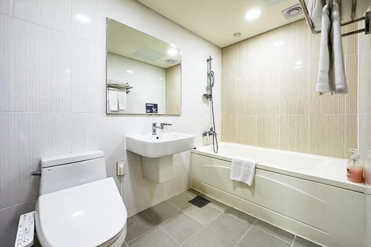 Mohang Haenaru Family Hotel Buan Phòng bức ảnh