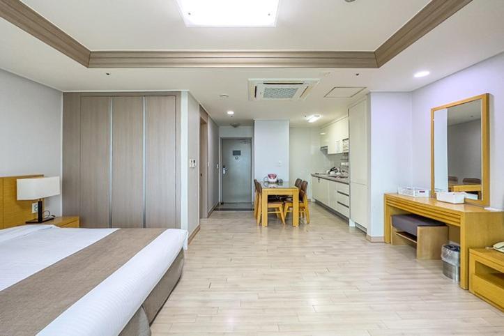 Mohang Haenaru Family Hotel Buan Phòng bức ảnh
