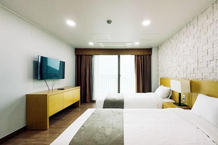 Mohang Haenaru Family Hotel Buan Phòng bức ảnh