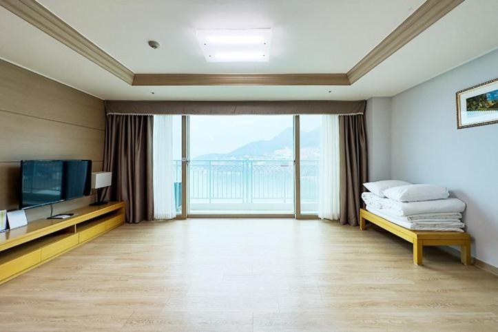 Mohang Haenaru Family Hotel Buan Phòng bức ảnh