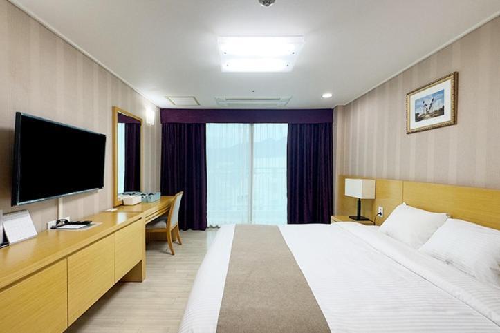 Mohang Haenaru Family Hotel Buan Phòng bức ảnh