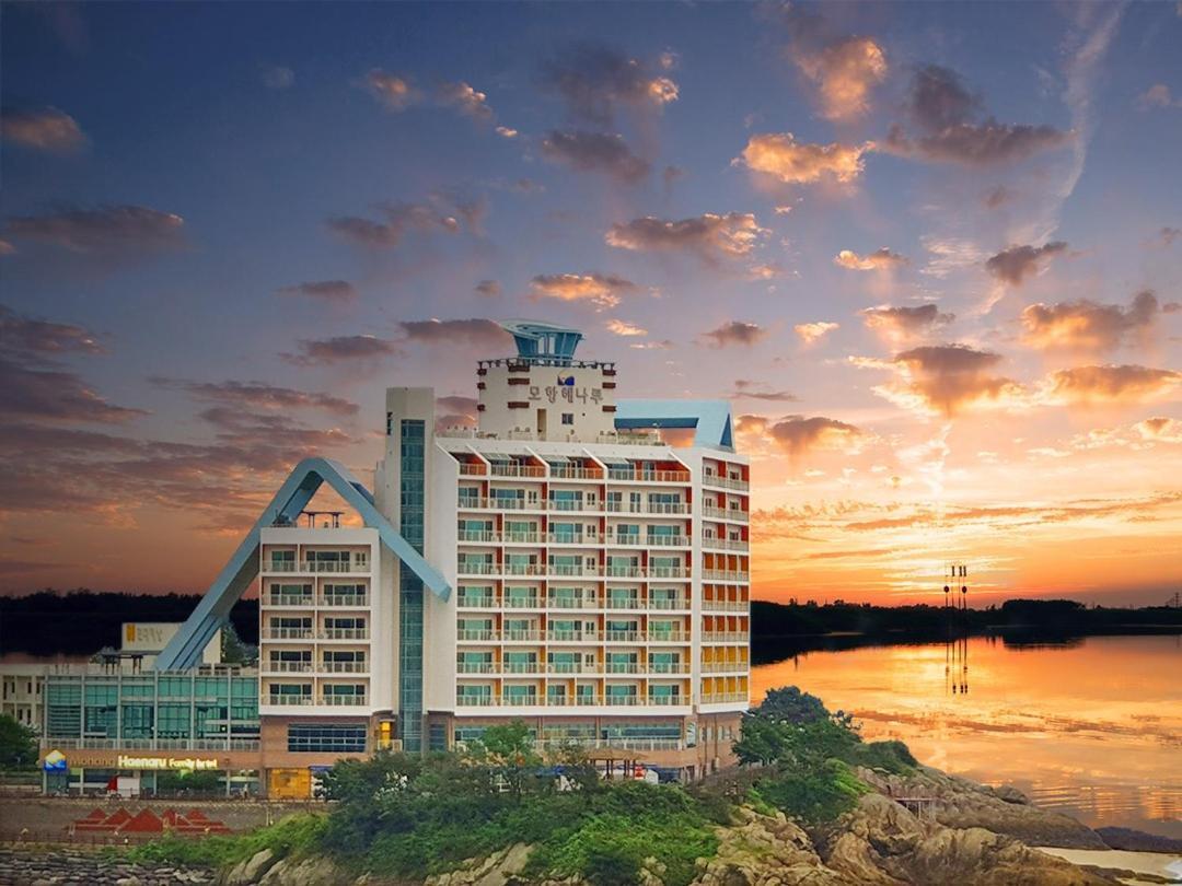 Mohang Haenaru Family Hotel Buan Ngoại thất bức ảnh